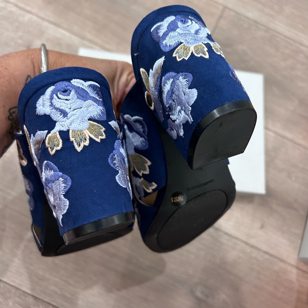 ⭐️PRICE⬇️ 
SOLE/SOCIETY • Blue Flowers Suede Mule/Slip On Sandal • sz 7 • - Picture 5 of 8